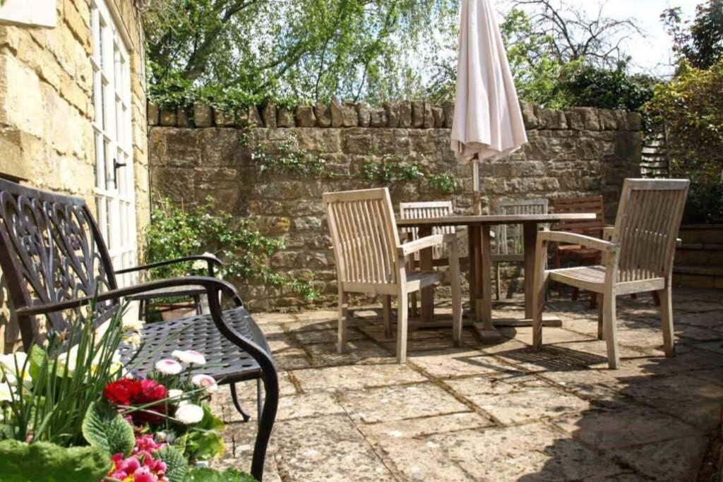 Wisteria Cottage , Pretty Cotswold Cottage Close To Chipping Campden Weston Subedge Exterior photo
