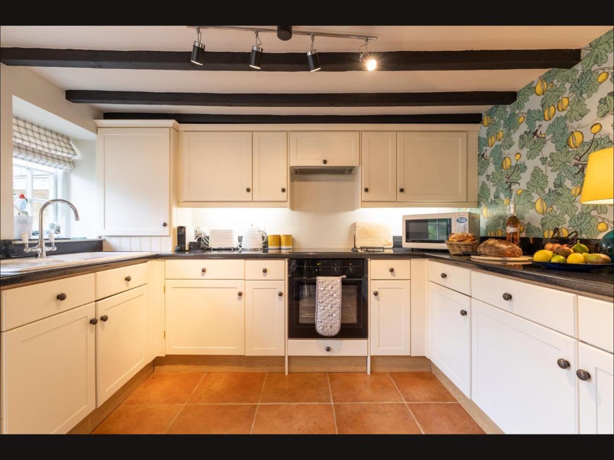 Wisteria Cottage , Pretty Cotswold Cottage Close To Chipping Campden Weston Subedge Exterior photo