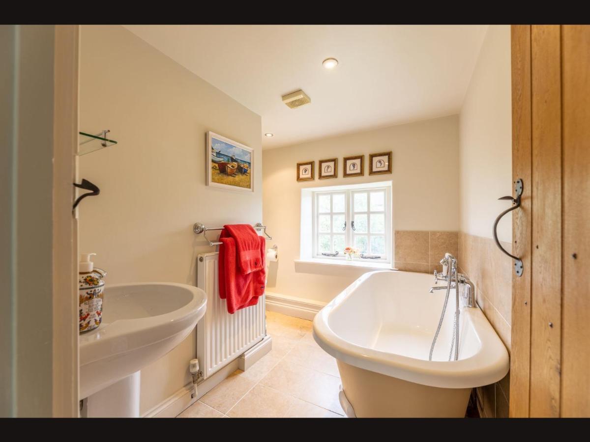 Wisteria Cottage , Pretty Cotswold Cottage Close To Chipping Campden Weston Subedge Exterior photo